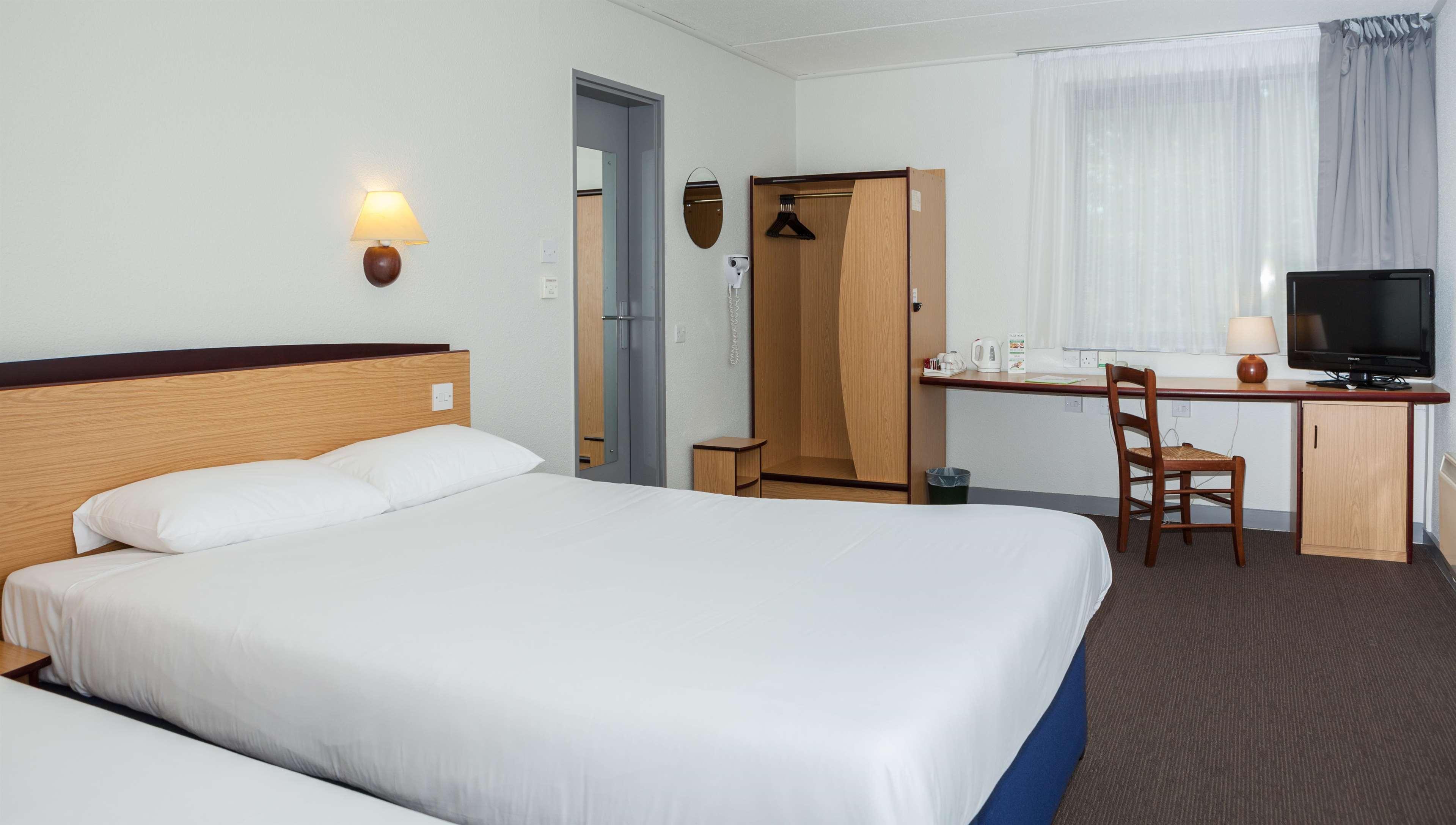 Campanile Hotel Дартфорд Екстериор снимка