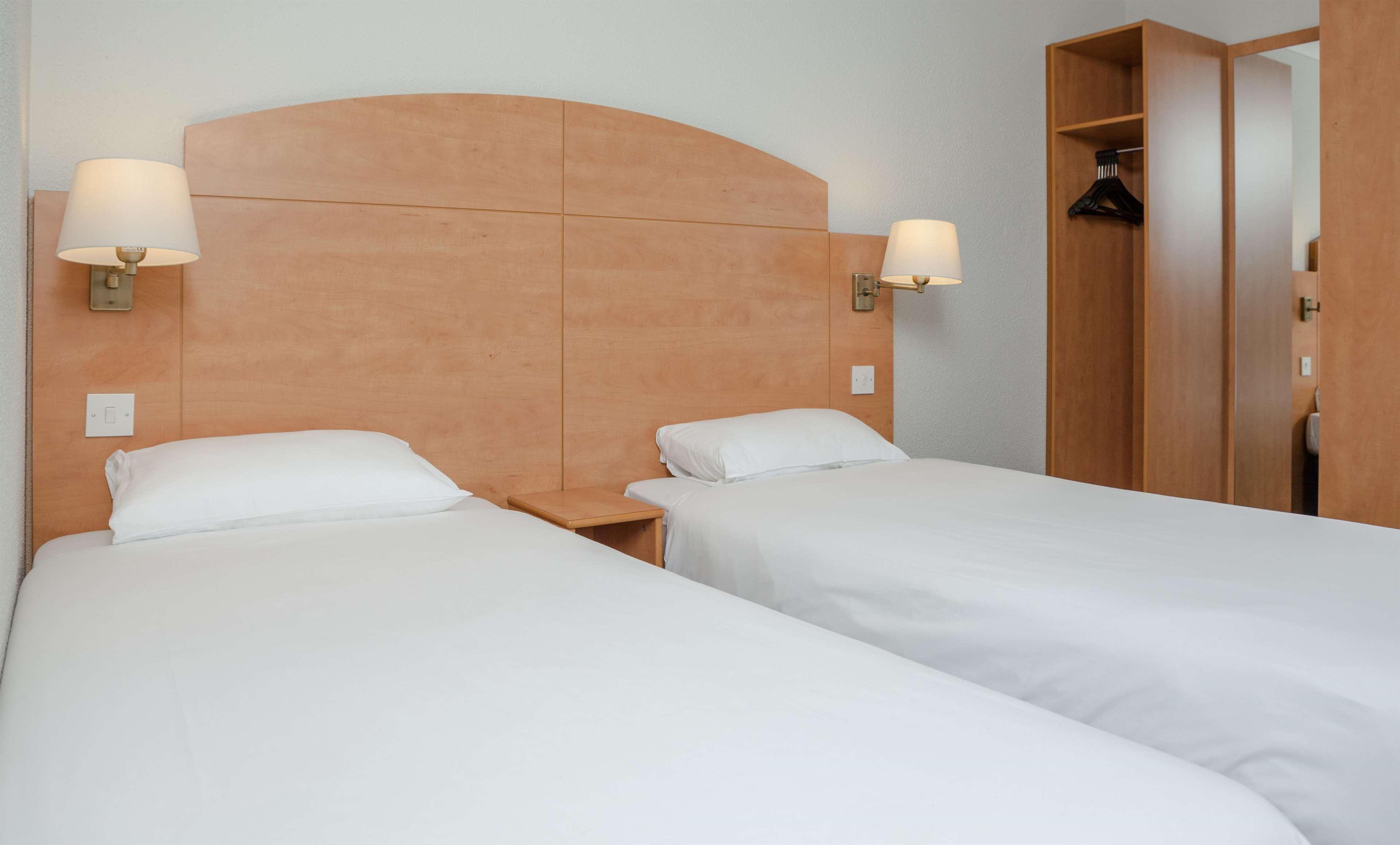 Campanile Hotel Дартфорд Екстериор снимка