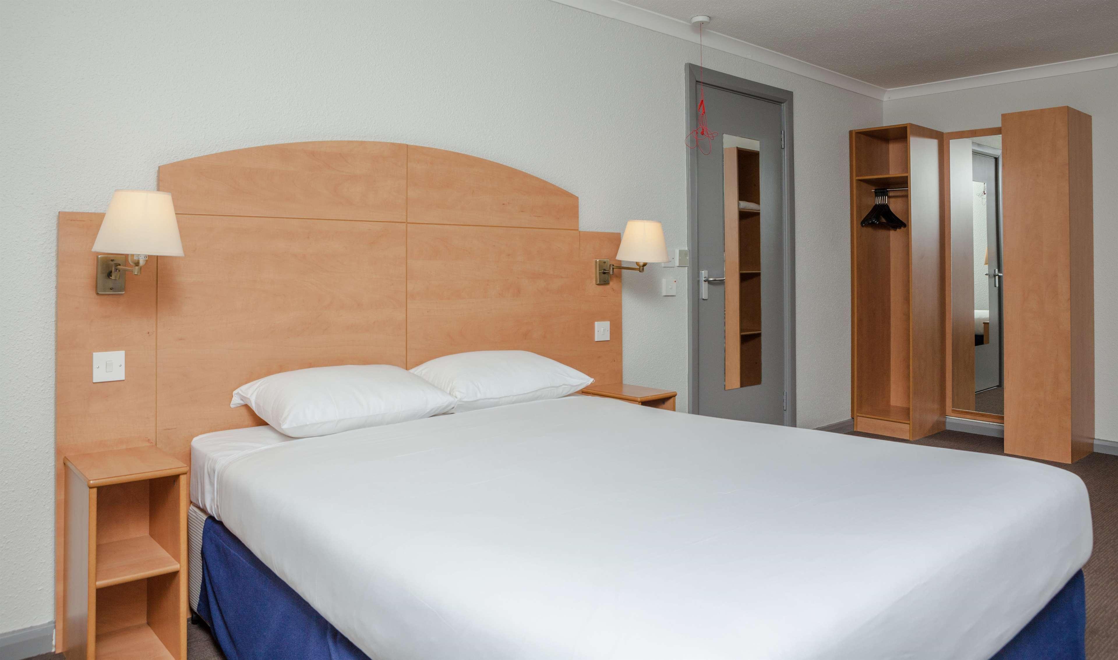 Campanile Hotel Дартфорд Екстериор снимка