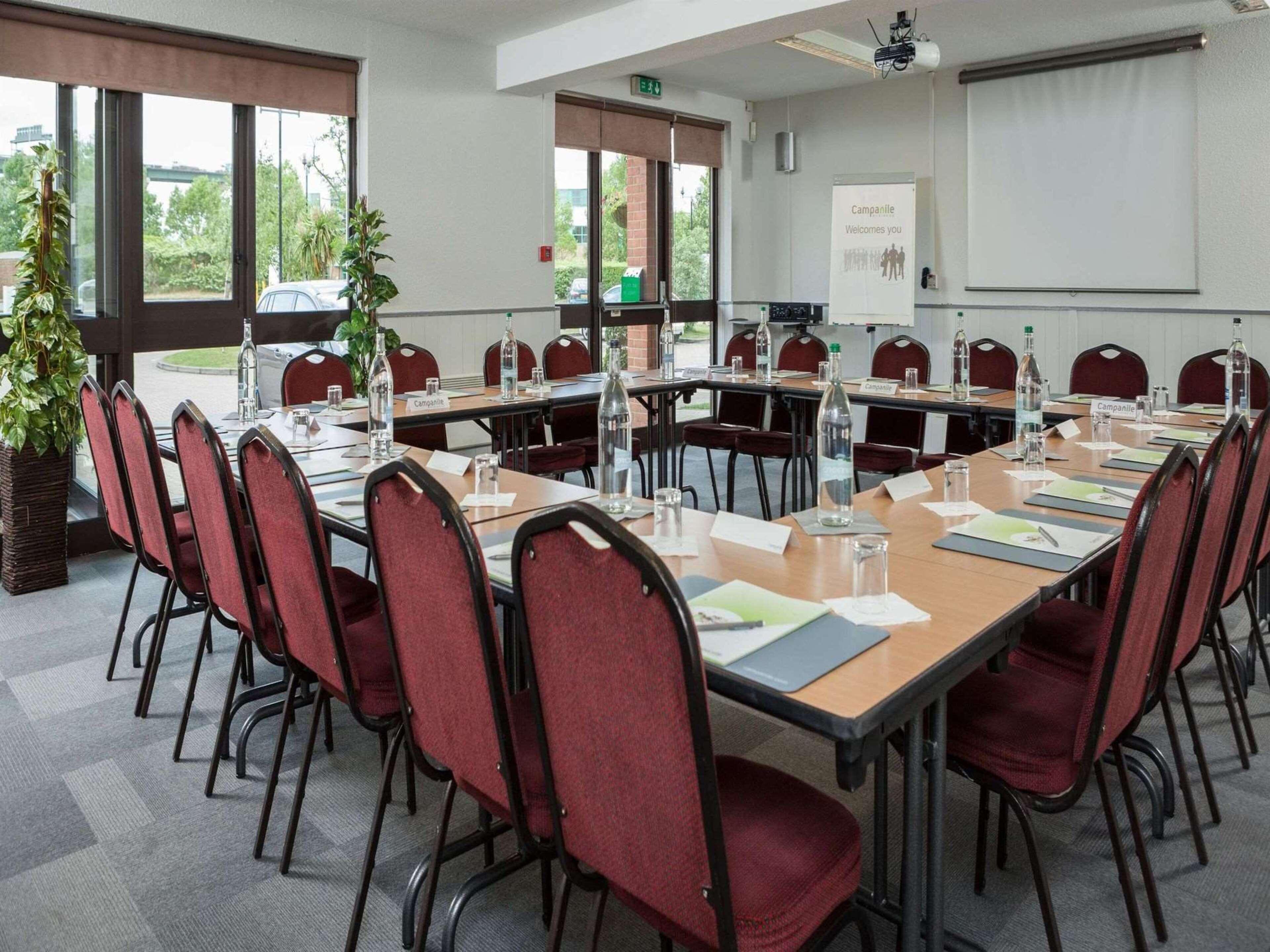 Campanile Hotel Дартфорд Екстериор снимка