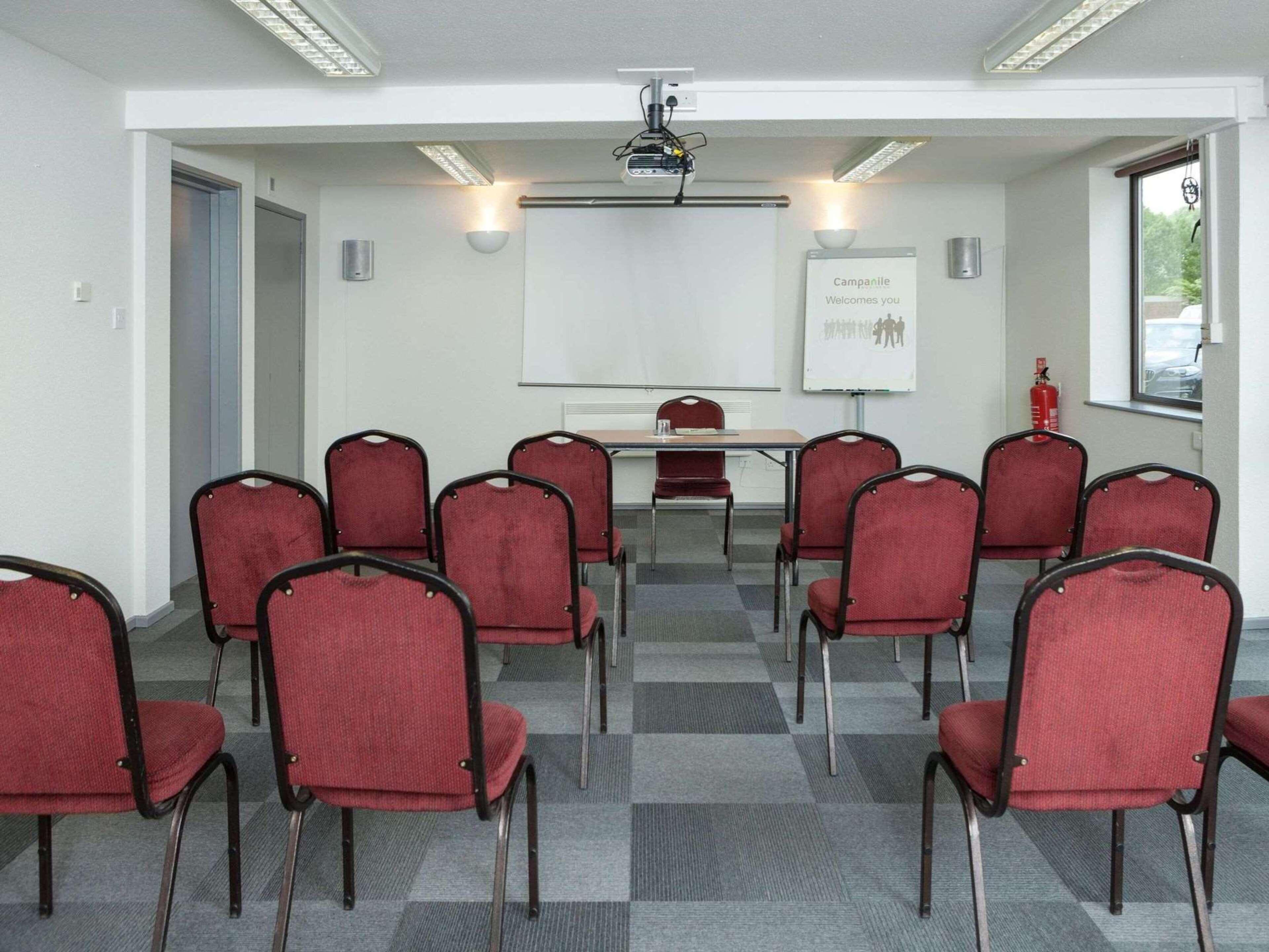 Campanile Hotel Дартфорд Екстериор снимка