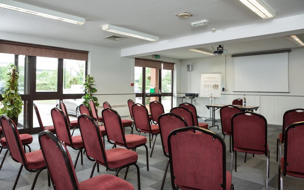 Campanile Hotel Дартфорд Екстериор снимка